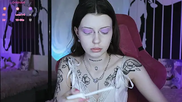 prettybones online show from 25, 2, 2025