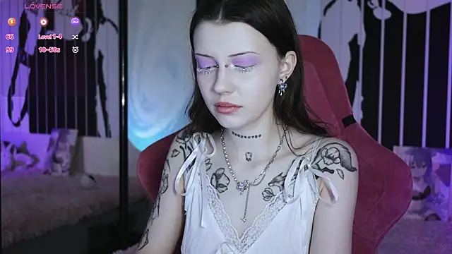 prettybones online show from 25, 2, 2025