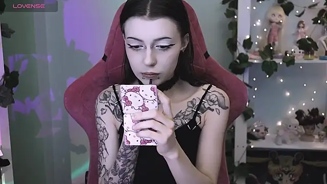 prettybones online show from 4, 6, 2026