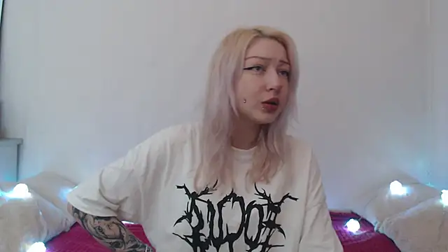 Snapshot of Emily_hardcore chatting on 18, 7, 2026 Emily hardcore online show from 18, 7, 2026