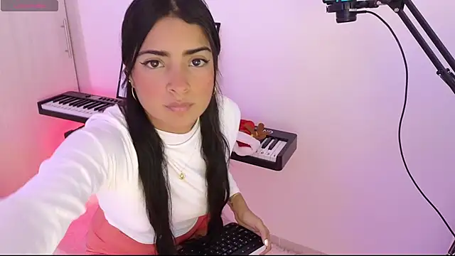 Snapshot of Yues050600 chatting on 19, 12, 2024 Yues050600 online show from 19, 12, 2024