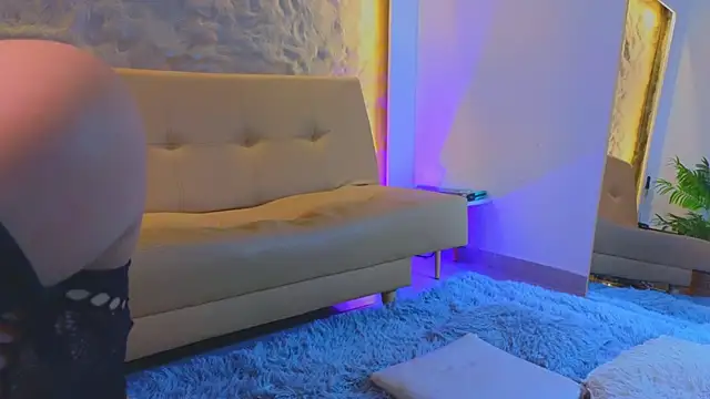 Isa  Blanc online show from 20, 10, 2025