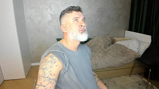 Snapshot of BlowMyXXL chatting on 8, 2, 2025 BlowMyXXL online show from 8, 2, 2025