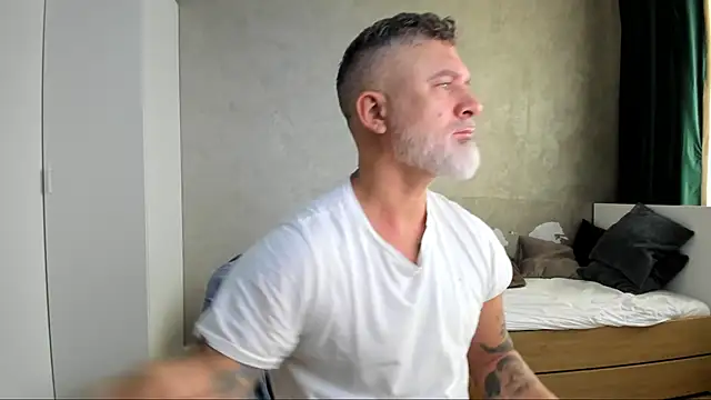 Snapshot of BlowMyXXL chatting on 9, 9, 2025 BlowMyXXL online show from 9, 9, 2025