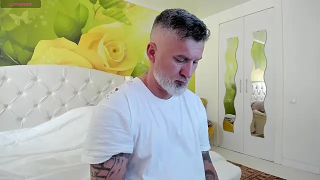 BlowMyXXL online show from 7, 4, 2026