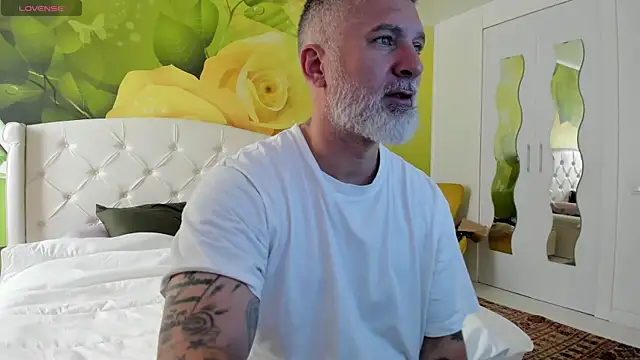 BlowMyXXL online show from 14, 4, 2026