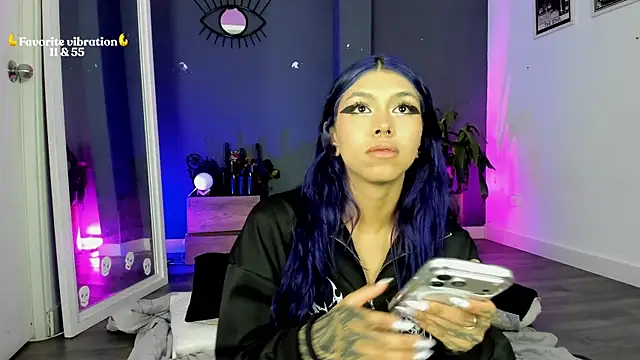 Snapshot of Raven_Witch_ chatting on 4, 5, 2026 Raven Witch online show from 4, 5, 2026