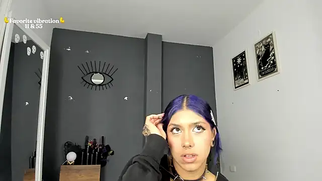 Snapshot of Raven_Witch_ chatting on 8, 5, 2026 Raven Witch online show from 8, 5, 2026