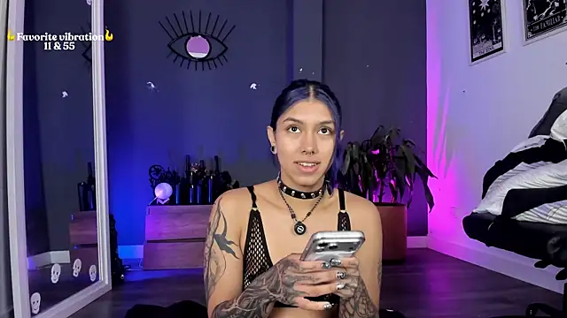 Snapshot of Raven_Witch_ chatting on 21, 5, 2026 Raven Witch online show from 21, 5, 2026