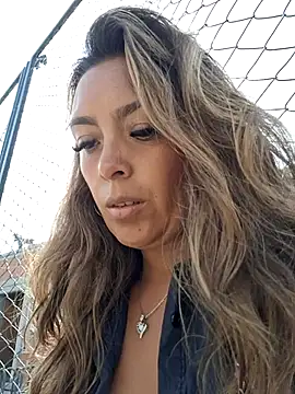 lauramcdowell1 online show from 15, 2, 2025