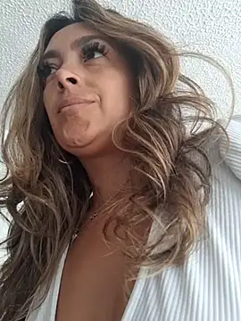 lauramcdowell1 online show from 9, 3, 2025