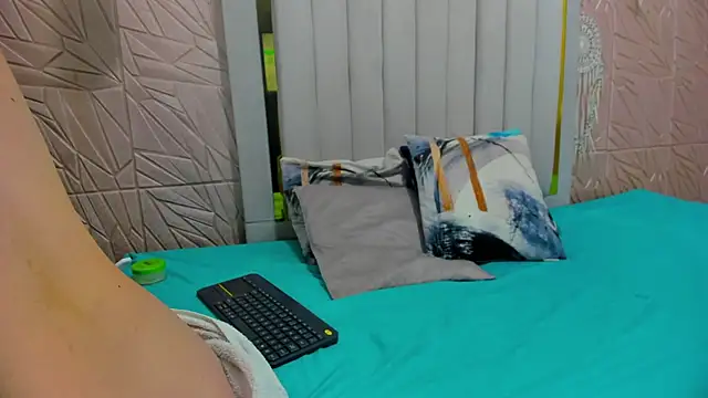 Snapshot of Ammy_Connor1 chatting on 4, 11, 2025 Ammy Connor1 online show from 4, 11, 2025