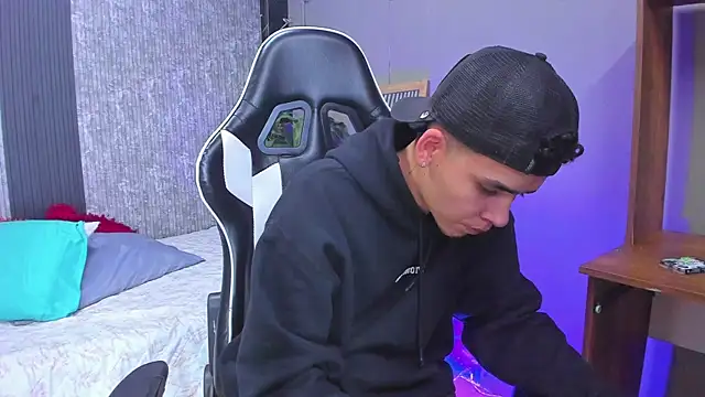 Mike 0233  online show from 6, 3, 2025