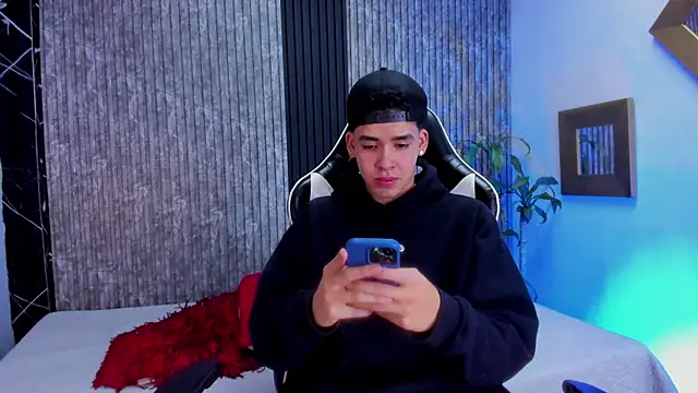 Mike 0233  online show from 1, 10, 2025