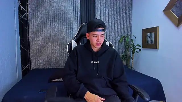 Mike 0233  online show from 4, 10, 2025