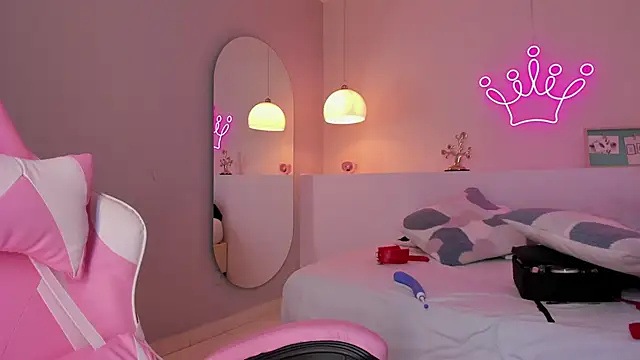 violeth hill online show from 1, 2, 2025