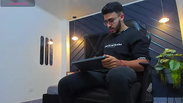 Liam Kleiin online show from 15, 10, 2025