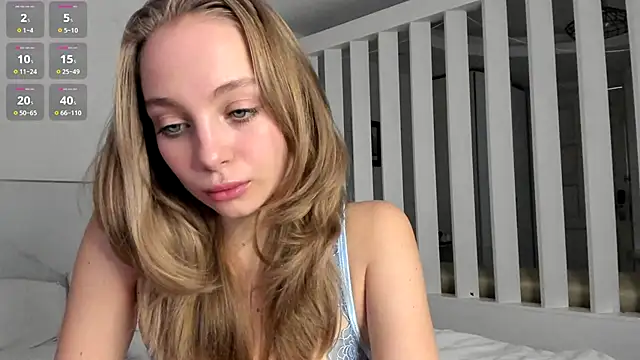 Snapshot of _LISA_BABYMETAL_ chatting on 8, 11, 2025 LISA BABYMETAL online show from 8, 11, 2025