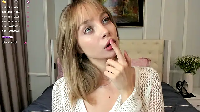 Snapshot of _LISA_BABYMETAL_ chatting on 20, 12, 2025 LISA BABYMETAL online show from 20, 12, 2025