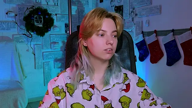 Snapshot of RocKStone_ chatting on 17, 12, 2025 RocKStone online show from 17, 12, 2025