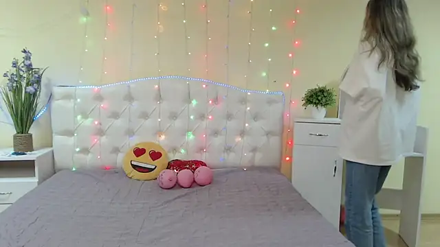 TinaRedly online show from 28, 1, 2025