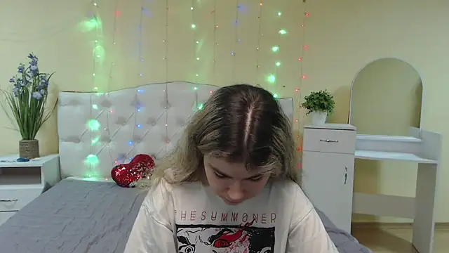 TinaRedly online show from 2, 2, 2025