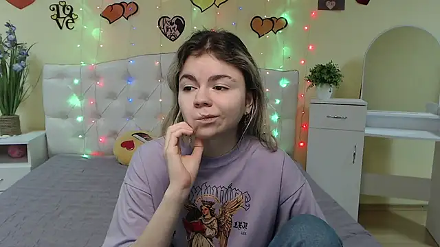 TinaRedly online show from 4, 3, 2025