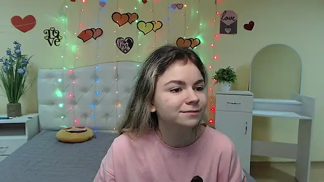 TinaRedly online show from 8, 3, 2025