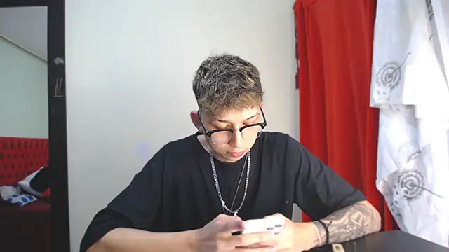 Snapshot of _Thomas_hot_ chatting on 2, 1, 2025 Thomas hot online show from 2, 1, 2025
