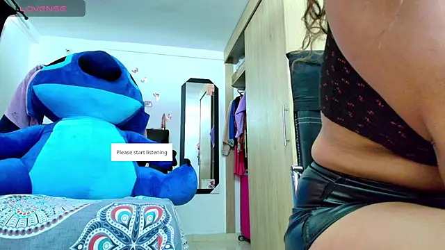 Snapshot of megan_collins96 chatting on 6, 10, 2025 megan collins96 online show from 6, 10, 2025