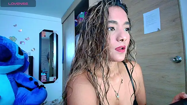 Snapshot of megan_collins96 chatting on 27, 4, 2026 megan collins96 online show from 27, 4, 2026