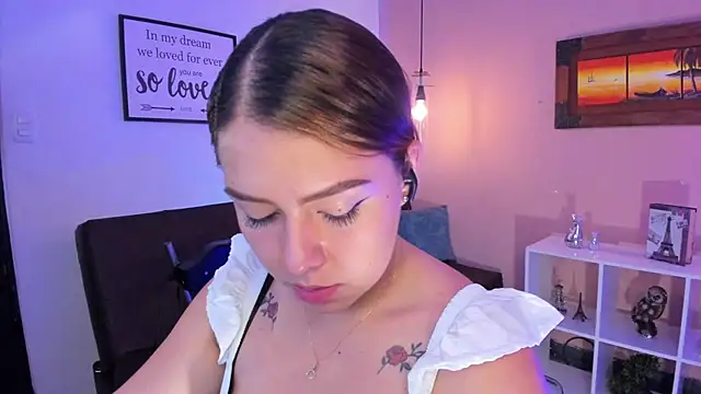 Snapshot of ArianaBaker chatting on 28, 2, 2025 ArianaBaker online show from 28, 2, 2025