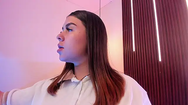 ArianaBaker online show from 8, 4, 2026