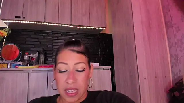 Snapshot of LaureenHills chatting on 13, 11, 2025 LaureenHills online show from 13, 11, 2025