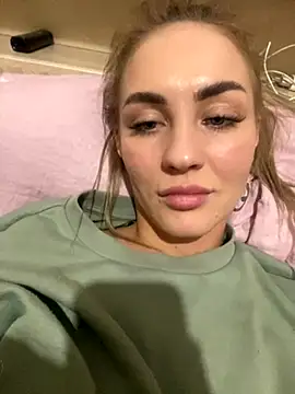 Snapshot of DreamGirl-777 chatting on 7, 11, 2025 DreamGirl-777 online show from 7, 11, 2025