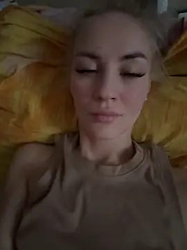 Snapshot of DreamGirl-777 chatting on 18, 12, 2025 DreamGirl-777 online show from 18, 12, 2025