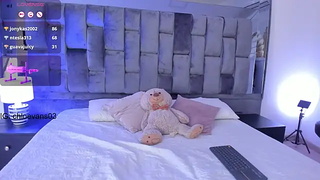 Chloe evans   online show from 19, 2, 2025