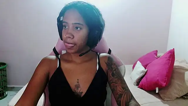 Snapshot of TiffanyRoouse chatting on 12, 12, 2024 TiffanyRoouse online show from 12, 12, 2024