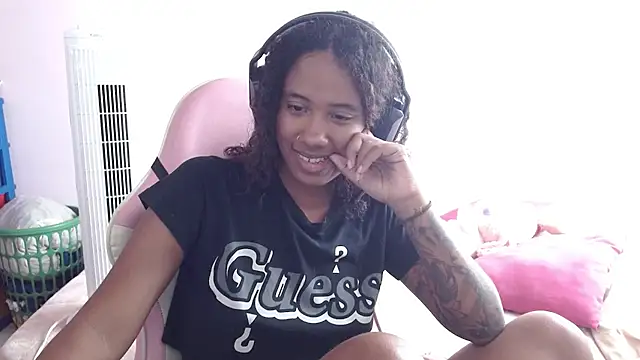 Snapshot of TiffanyRoouse chatting on 22, 3, 2025 TiffanyRoouse online show from 22, 3, 2025