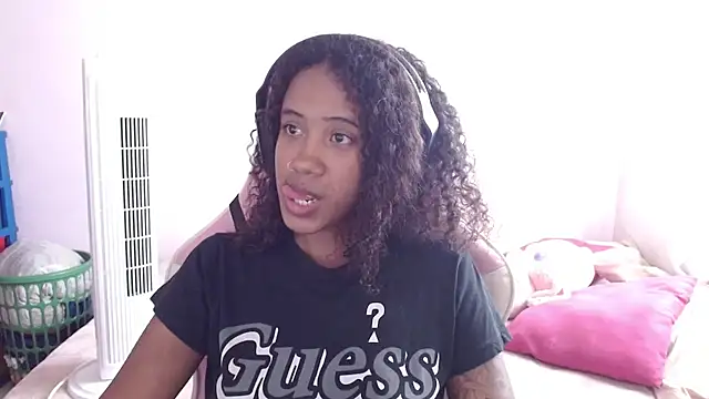 Snapshot of TiffanyRoouse chatting on 22, 3, 2025 TiffanyRoouse online show from 22, 3, 2025