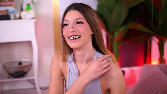 Snapshot of EvaWarenn chatting on 23, 10, 2025 EvaWarenn online show from 23, 10, 2025