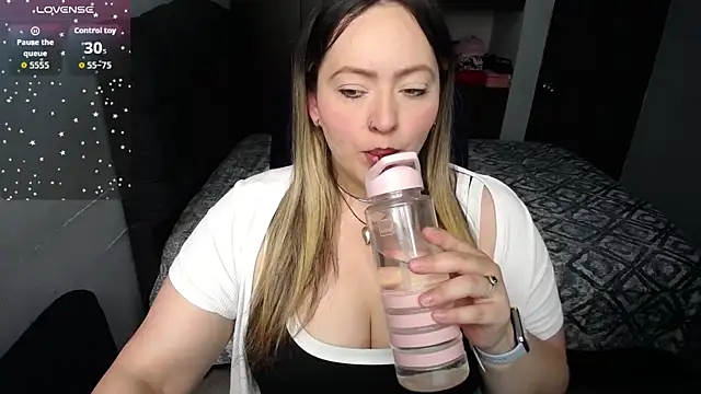 Snapshot of Valentina_St chatting on 17, 4, 2026 Valentina St online show from 17, 4, 2026