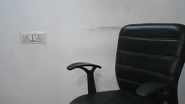 Snapshot of Suzie_darling chatting on 28, 12, 2024 Suzie darling online show from 28, 12, 2024