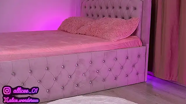 VanessaSimon online show from 17, 9, 2025