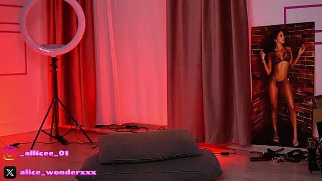 Snapshot of VanessaSimon chatting on 3, 2, 2026 VanessaSimon online show from 3, 2, 2026