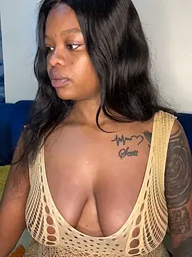 Snapshot of SexxyLunar chatting on 4, 2, 2025 SexxyLunar online show from 4, 2, 2025