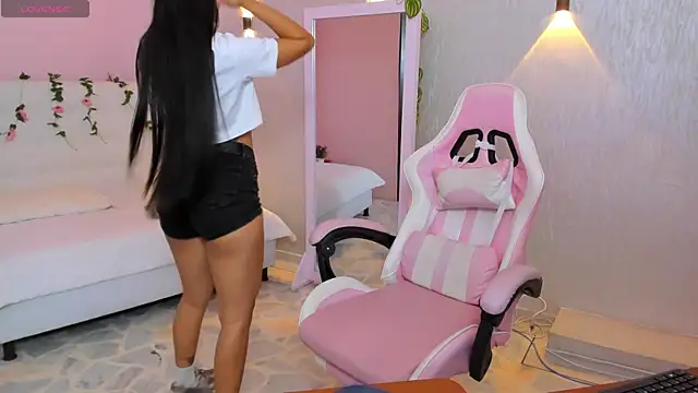 miagomezweb1 online show from 17, 1, 2025