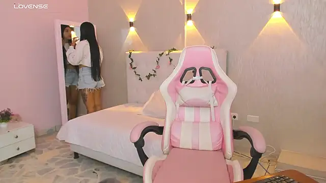 miagomezweb1 online show from 7, 2, 2025