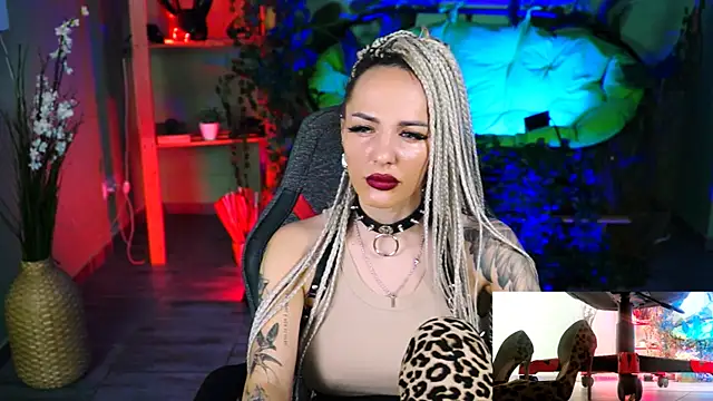 MonicaMaxwel online show from 4, 2, 2025