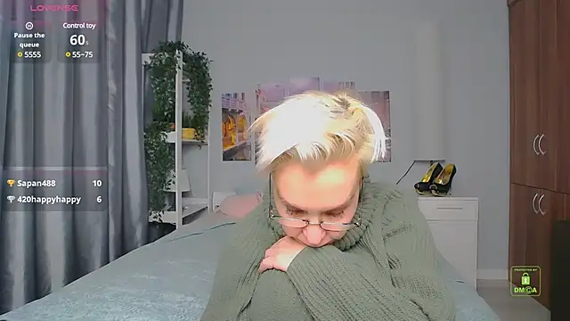 Snapshot of HelgaHimmell chatting on 18, 12, 2024 HelgaHimmell online show from 18, 12, 2024